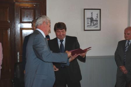 Priznanje prejema Ciril Segulin, direktor Marmor d.d. Sežana ob 60.obletnici delovanja